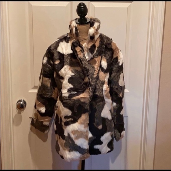 All the Marbles faux fur coat. - Picture 3 of 6